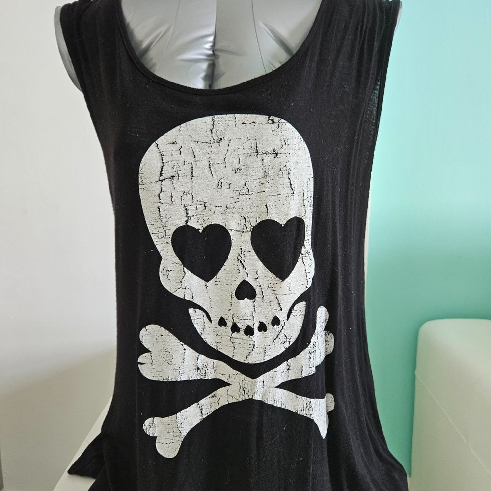 Skull and bones tank by ISSI size L